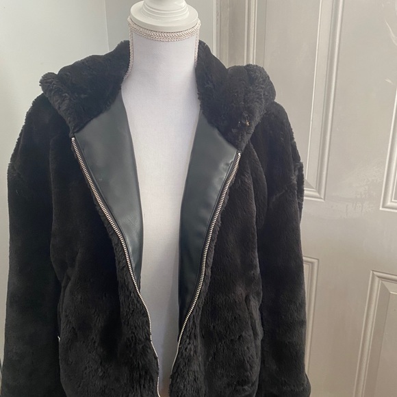 Zara faux fur - Picture 1 of 8